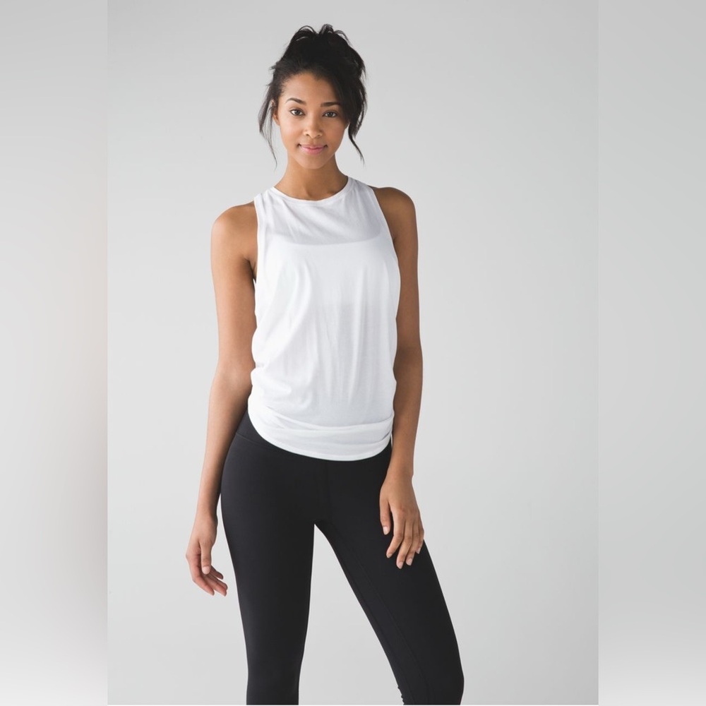 Lululemon All Tied Up Tank 
Size 4 (PTP 15.5)
White
P121